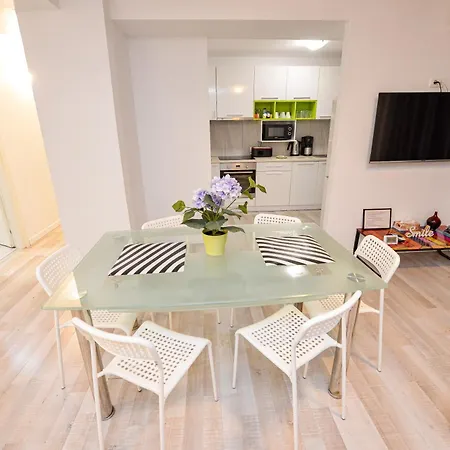 Pierre Cardin Deluxe Apartment With Terrace By Magniflex Bucharest Exterior photo